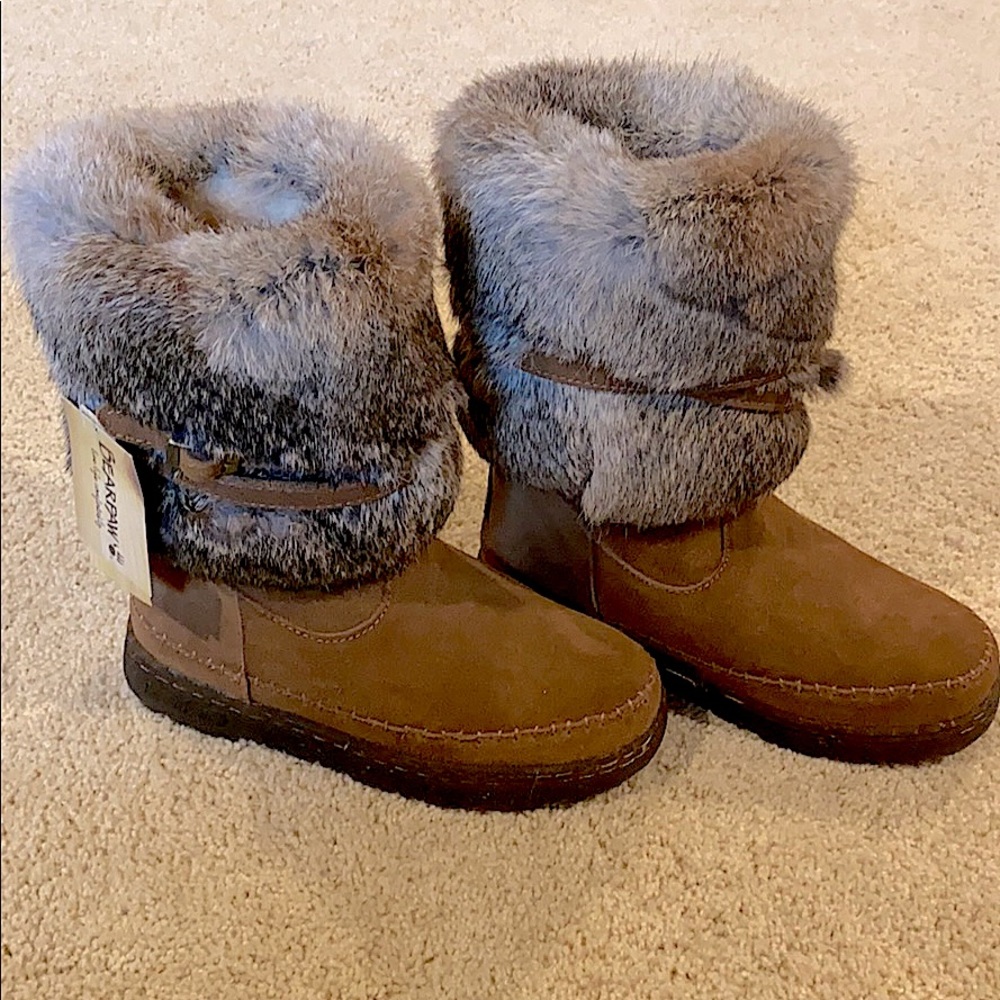 Womens size 7 Bearpaw suede boot